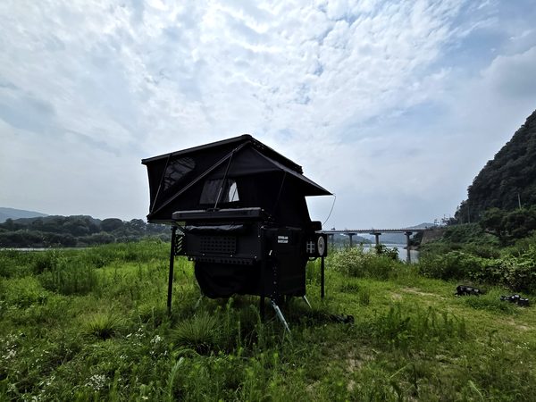 강가의 베이스캠프