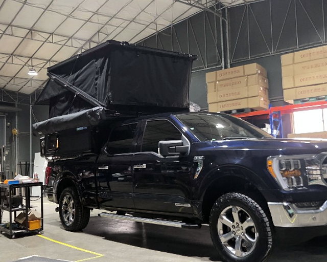 GOAT를 장착한 포드 F-150 (하부 박스 1.7 m)